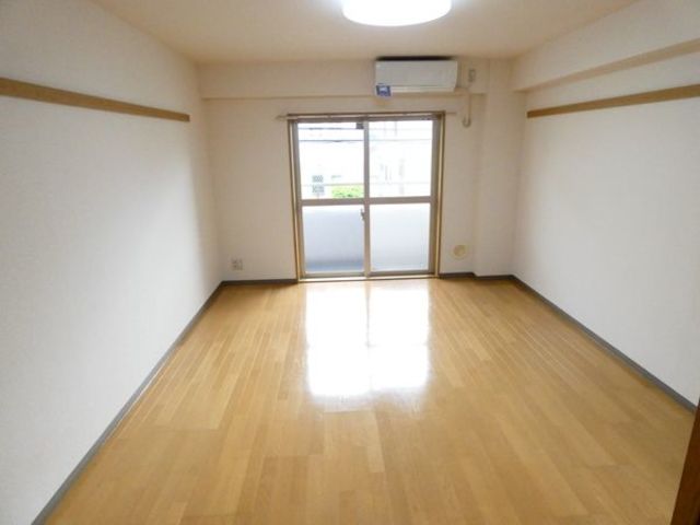 居室・リビング　別部屋参考写真です