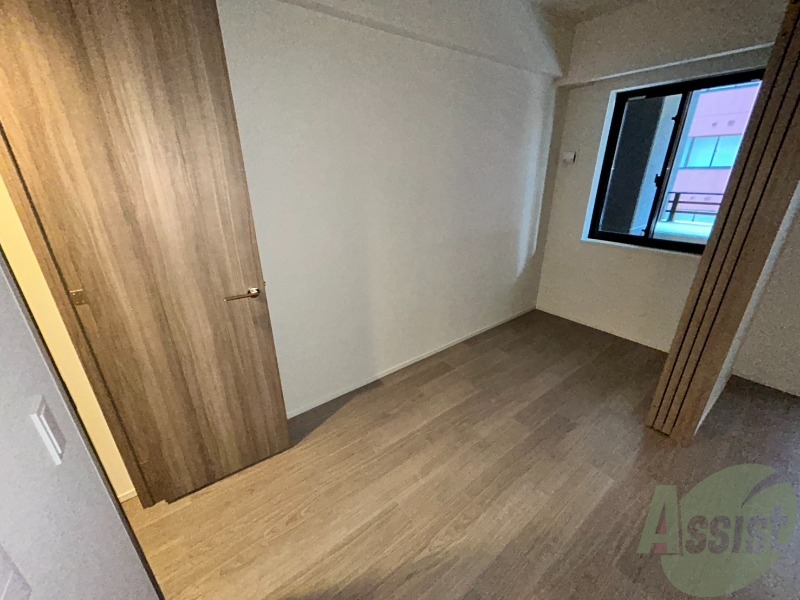 その他部屋・スペース　リビングの隣に３．８帖のベッドルームがあります。