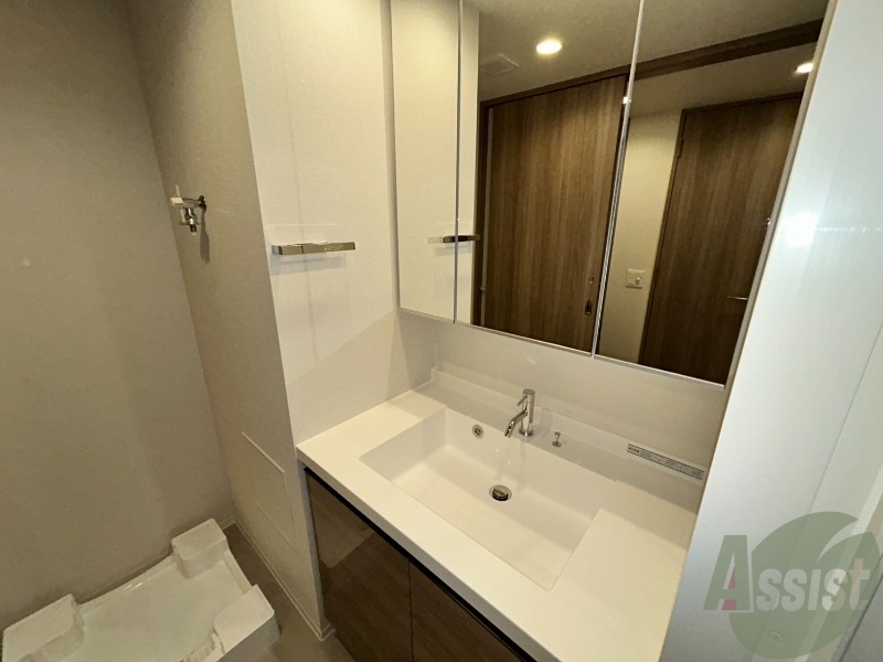 洗面設備　独立洗面台で朝の身支度も快適にすることが出来ます。