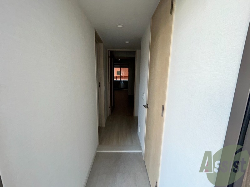 玄関　玄関は白を基調とした内装なので明るく感じることが出来ます。