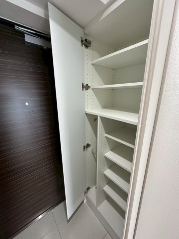 玄関　同タイプ・別フロア参考写真