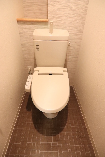 トイレ　※別室の参考写真の為、現況優先です。