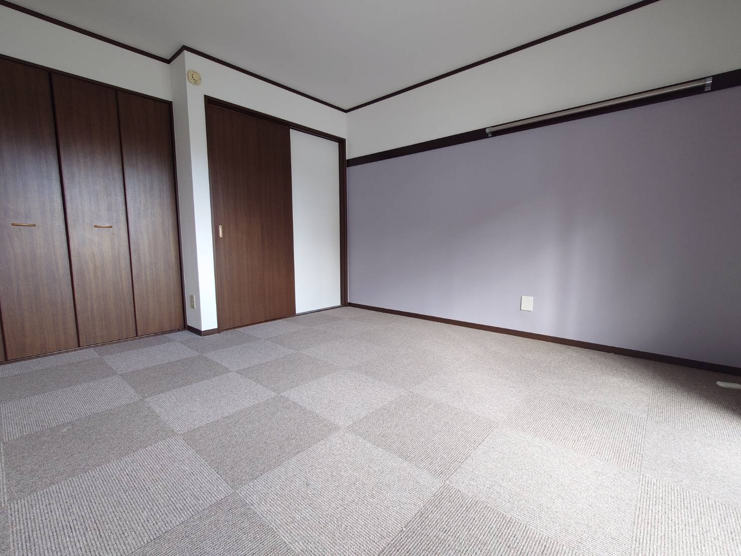 居室・リビング　洋室8帖＊フロアカーペット