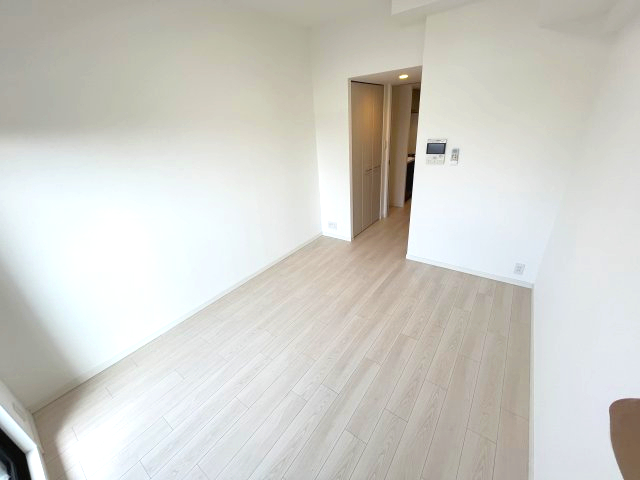 居室・リビング　写真は他部屋の反転間取りとなっております。