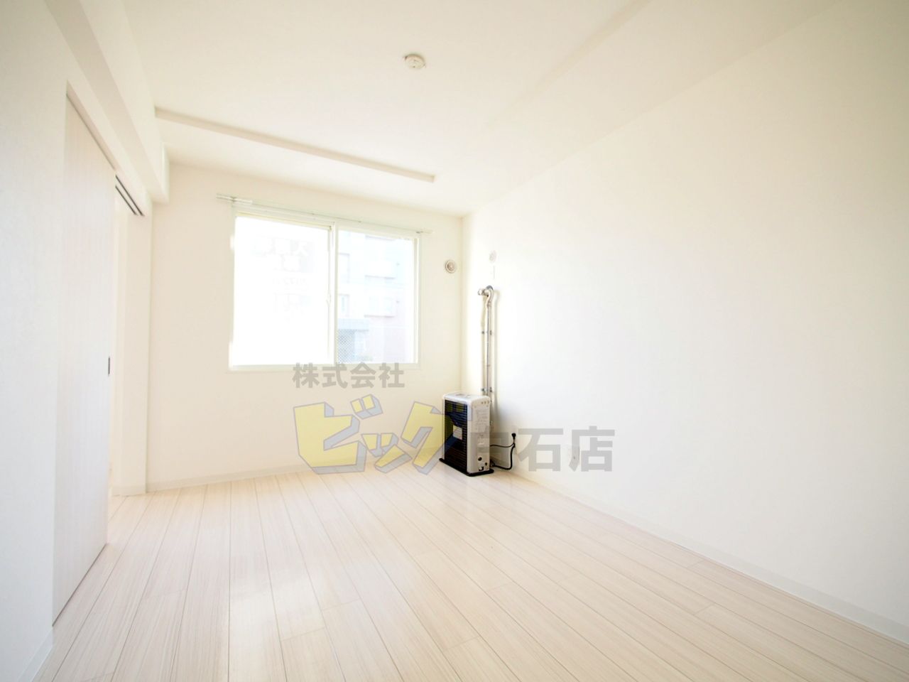 居室・リビング　白を基調とした明るいお部屋です♪