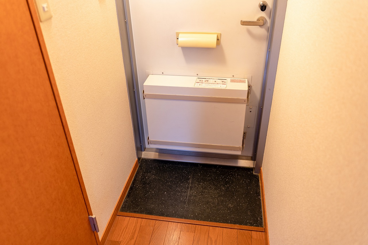 玄関　留守でも安心な宅配ボックスを完備です☆