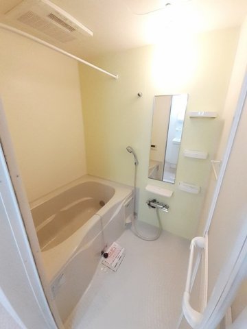 洗面設備　ゆったりとスペースのある洗面所