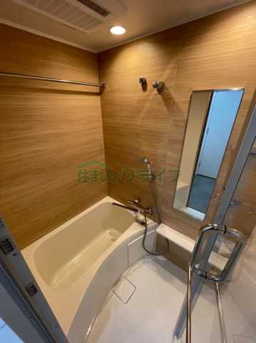 バス・シャワールーム　別部屋の写真になります。