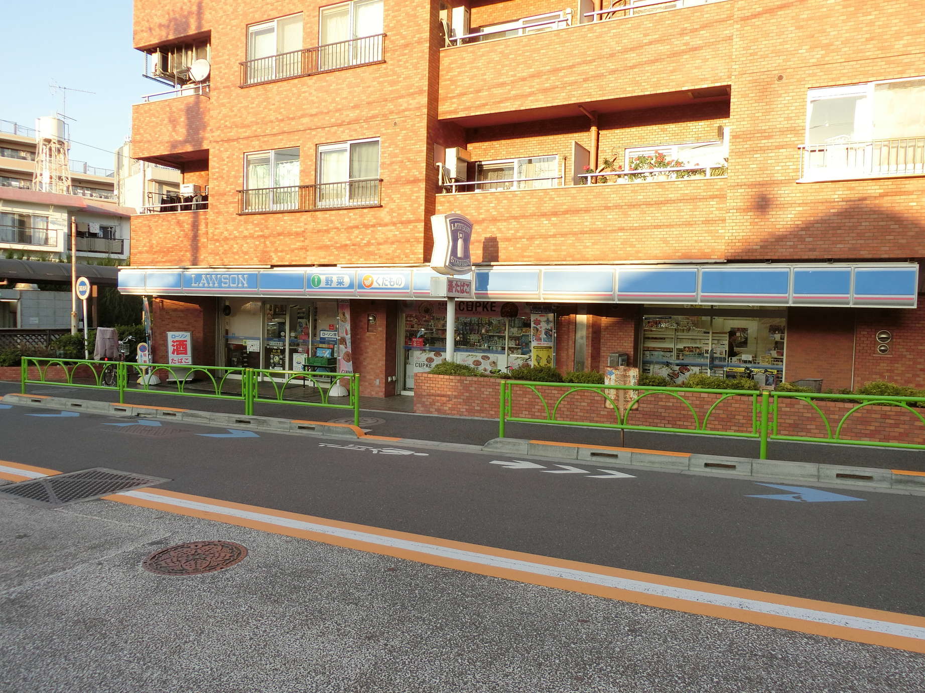 コンビニ　ローソン弦巻二丁目店（コンビニ）まで335m