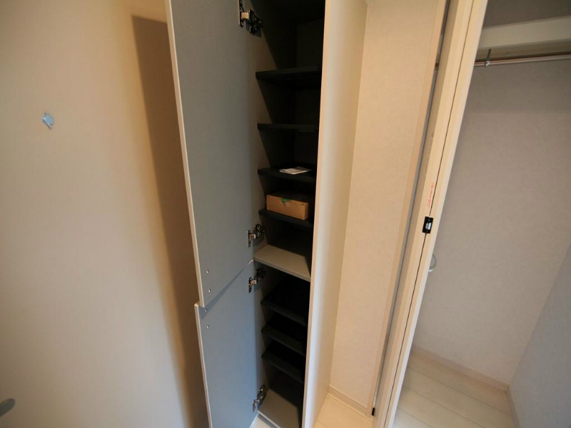 玄関　玄関　シューズボックス付（収納充実してます）