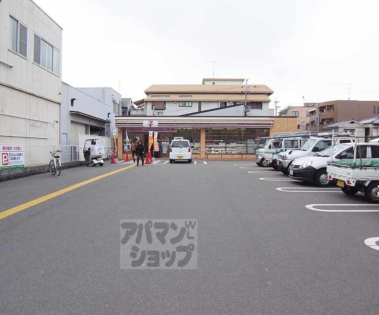 コンビニ　セブンイレブン 深草西浦５丁目店（コンビニ）まで300m