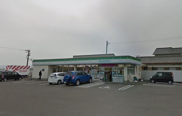 コンビニ　ファミリーマート飛江田入口店（コンビニ）まで442m