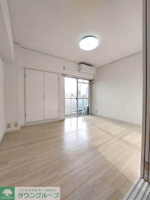 居室・リビング　こちらのリビングで趣味の時間をお楽しみください