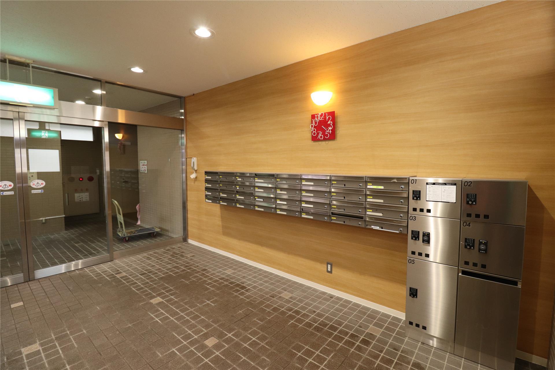 エントランス　宅配ボックス付き