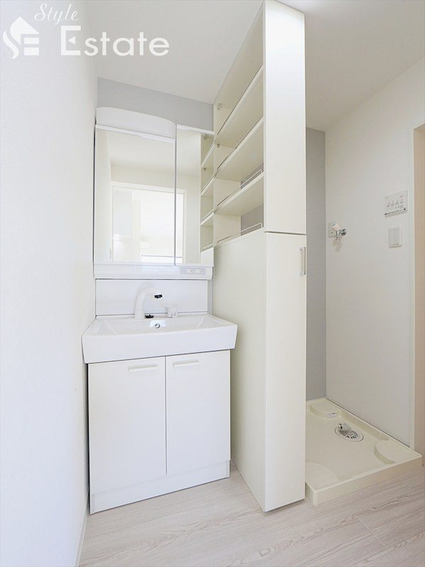 洗面設備　同仕様内装