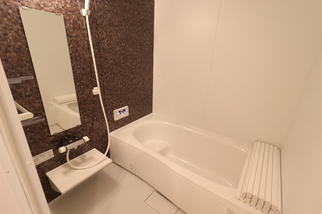 バス・シャワールーム　１０２　浴室