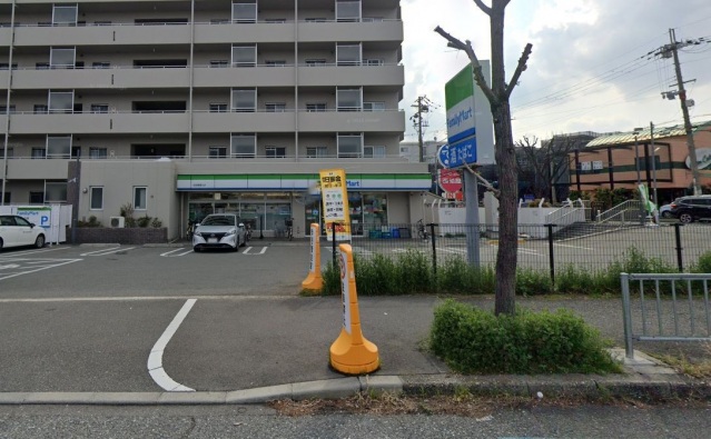 コンビニ　ファミリーマート吹田青葉丘店（コンビニ）まで129m