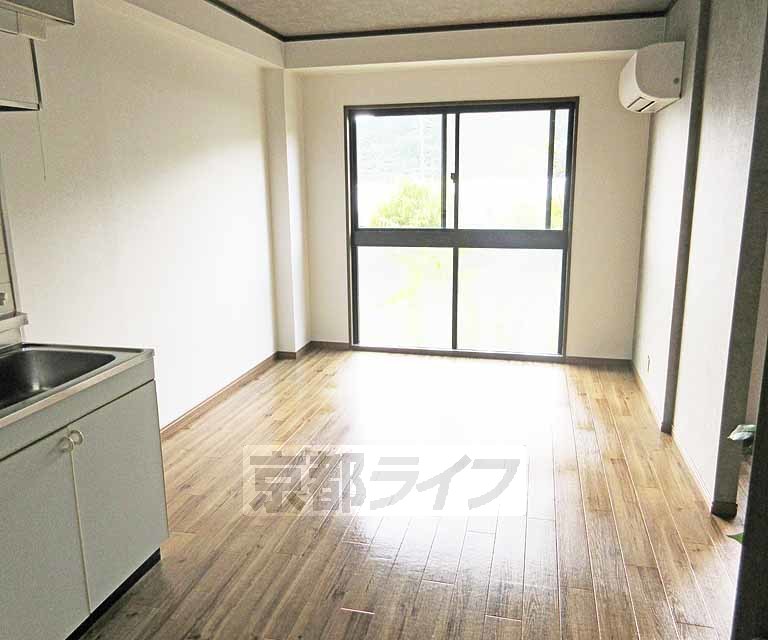 居室・リビング　開放的なリビングです