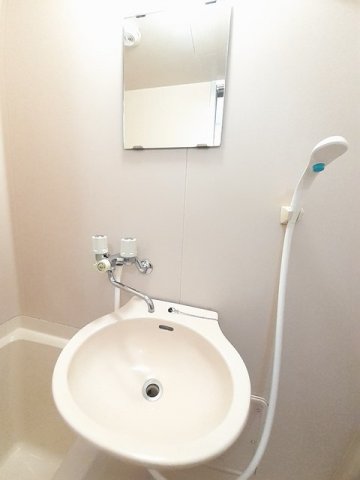 洗面設備　ゆったりとスペースのある洗面所