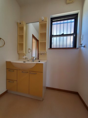 洗面設備　2階にも独立洗面台ございます。