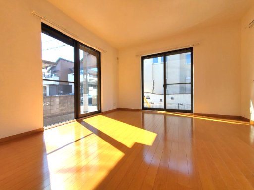 居室・リビング　クロス張替え済☆