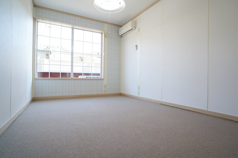 居室・リビング　カーペットからWDタイルへ変更します！