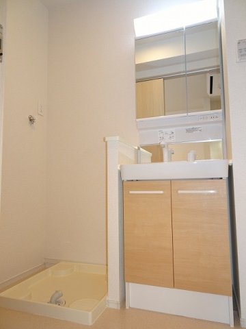 洗面設備　コンパクトで使いやすい洗面所