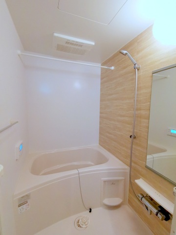 バス・シャワールーム　追い炊き、乾燥機付きの浴室