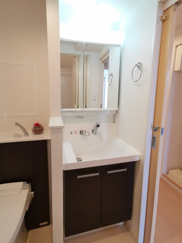 洗面設備　シャンドレ付き洗面化粧台