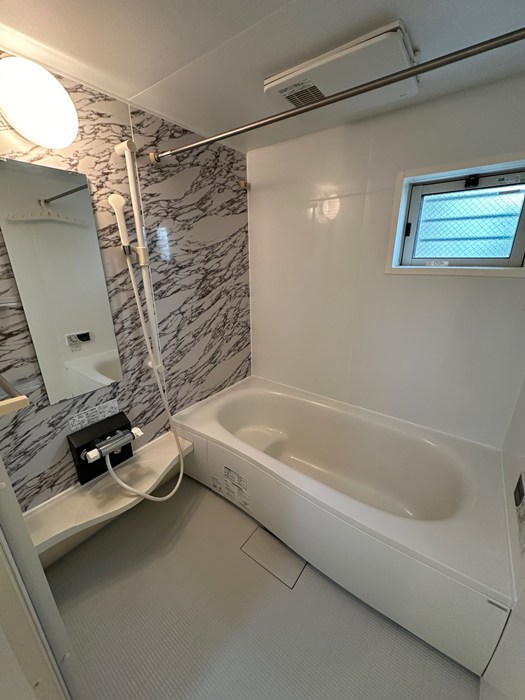 バス・シャワールーム　追い焚き機能・浴室暖房乾燥機付きバスルーム♪雨の日のお洗濯に