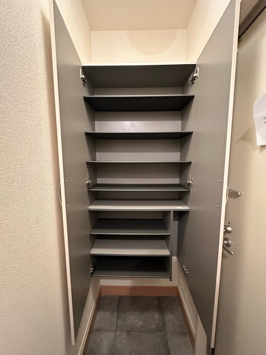 玄関　シューズボックスがあるので靴が散らからずいつでも玄関すっきり