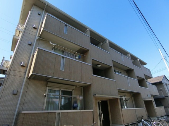 建物外観　南武線「久地」駅まで徒歩8分！便利な立地の3階建てアパートで