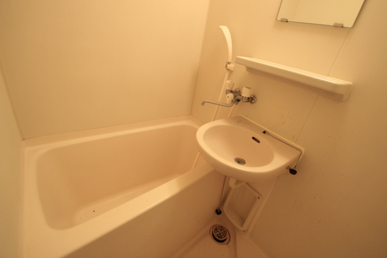 バス・シャワールーム　※別部屋の写真です