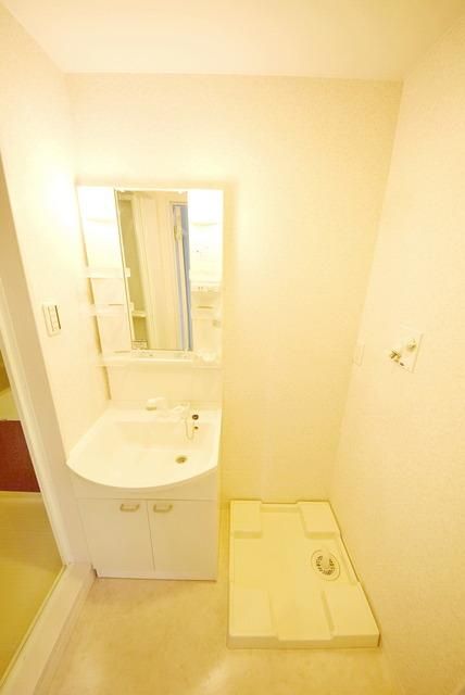 洗面設備　同物件内、他号室の室内写真です