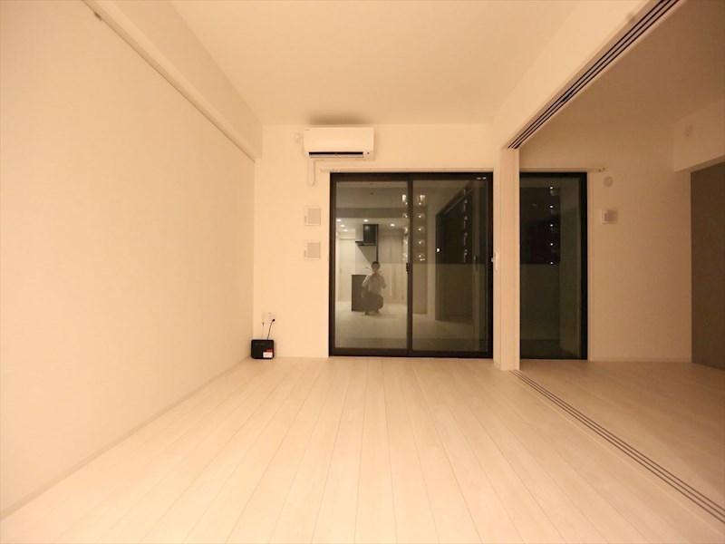 バルコニー　ＬＤＫ10.6帖　洋室5.2帖　南面バルコニー