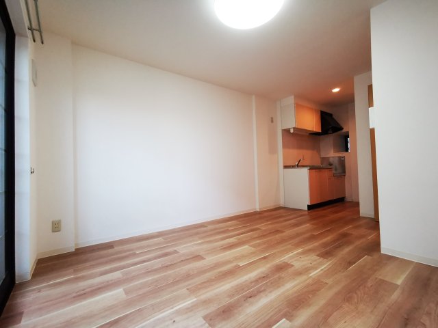 居室・リビング　同物件、別号室の写真です。