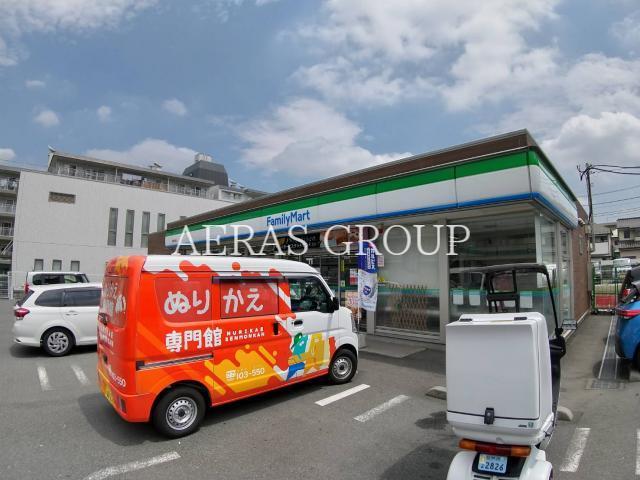 コンビニ　ファミリーマート高尾駅南店（コンビニ）まで393m