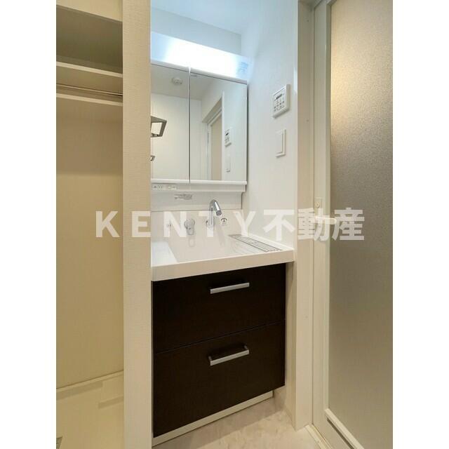 洗面設備　脱衣スペースもあります