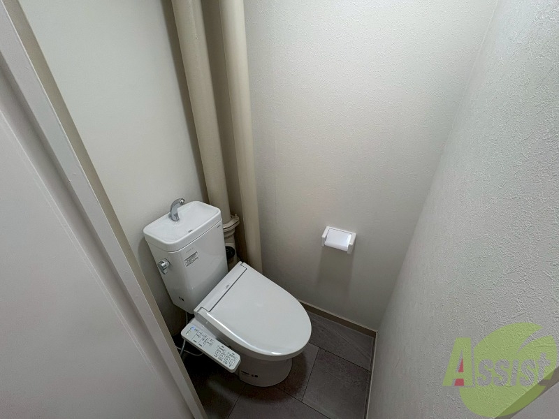 トイレ　ウォシュレットが付いてるのは嬉しいですね。