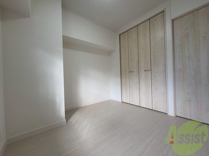 その他部屋・スペース　４．５帖のお部屋です。ベッドを置いても十分な広さです。