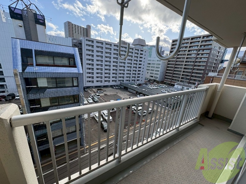 バルコニー　バルコニーがあるので、晴れてる日は洗濯物も干せます。