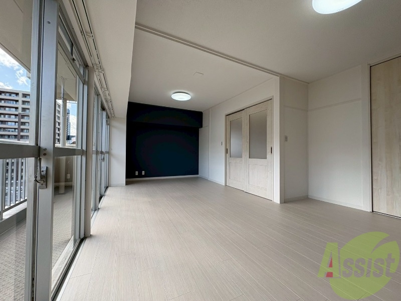 居室・リビング　洋室１３帖と広めの洋室となっております。