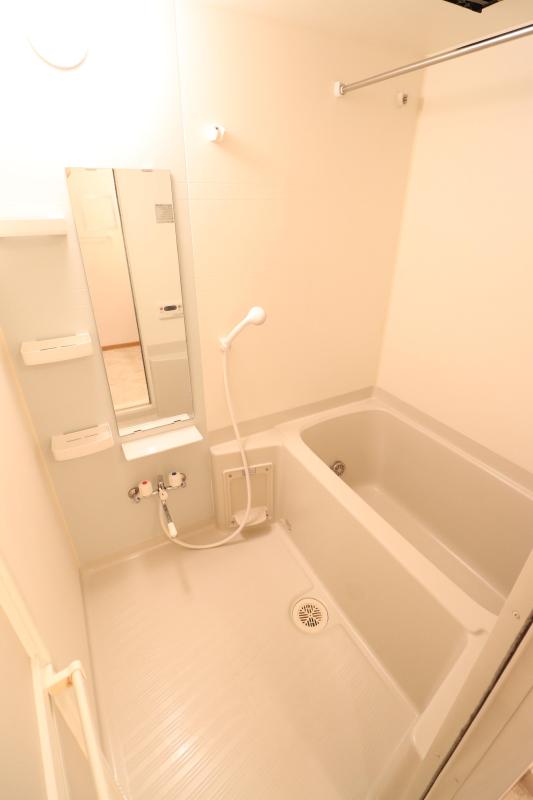 バス・シャワールーム　追い焚き機能と浴室乾燥機付きバス