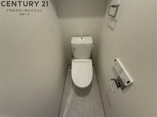 トイレ　温水洗浄便座付きのトイレです♪