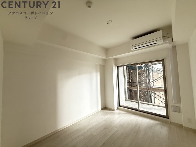 居室・リビング　エアコン付きで快適に過ごせます♪