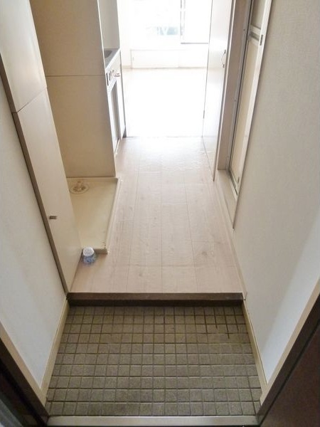 玄関　洋室から玄関への通路