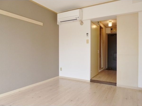 居室・リビング　落ち着きのある６帖洋室