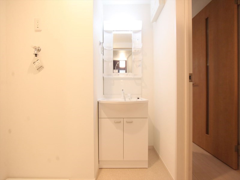 洗面設備　脱衣所　独立洗面台（シャンプードレッサー付）　イメージ写真