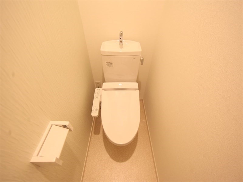 トイレ　温水洗浄暖房便座付トイレ　イメージ写真