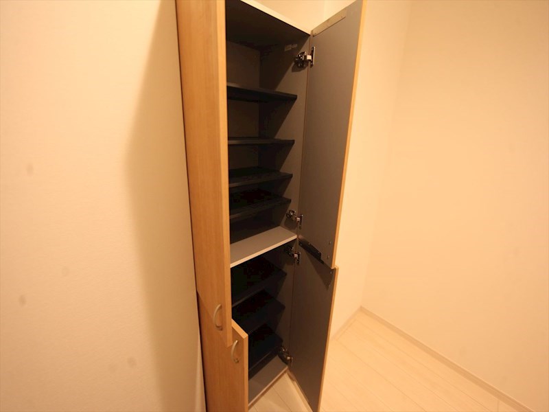 玄関　玄関　シューズボックス付（収納充実してます）　イメージ写真